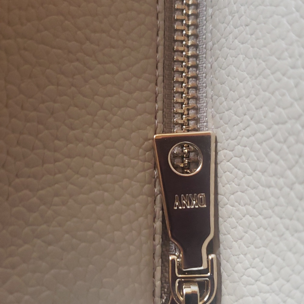 DKNY WHITE AND TAN TOTE SHOULDER BAG - Picture 7 of 11